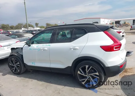 2019 Volvo Xc40 T4 R-Design z USA, uszkodzony, nr VIN YV4AC2HM4K2113680